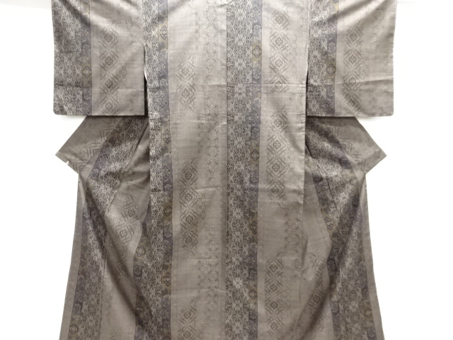 未使用品　縞に華紋模様織り出し本場泥大島紬着物(7マルキ)